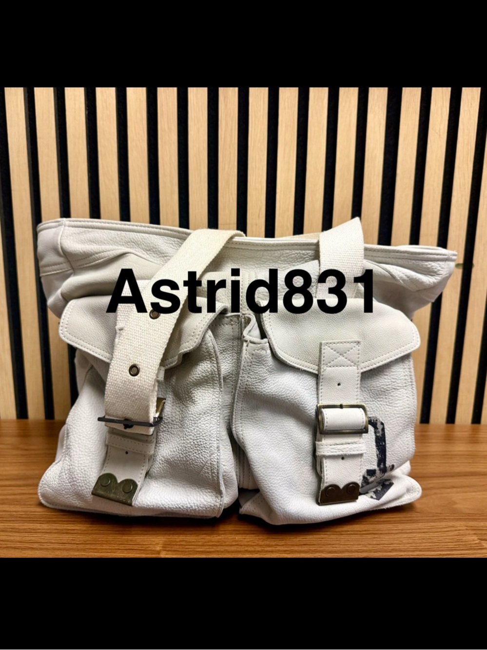1/59 will win this Stella bag!! $25 Off $75 must be used in that show C RULES - Picture 2 of 16